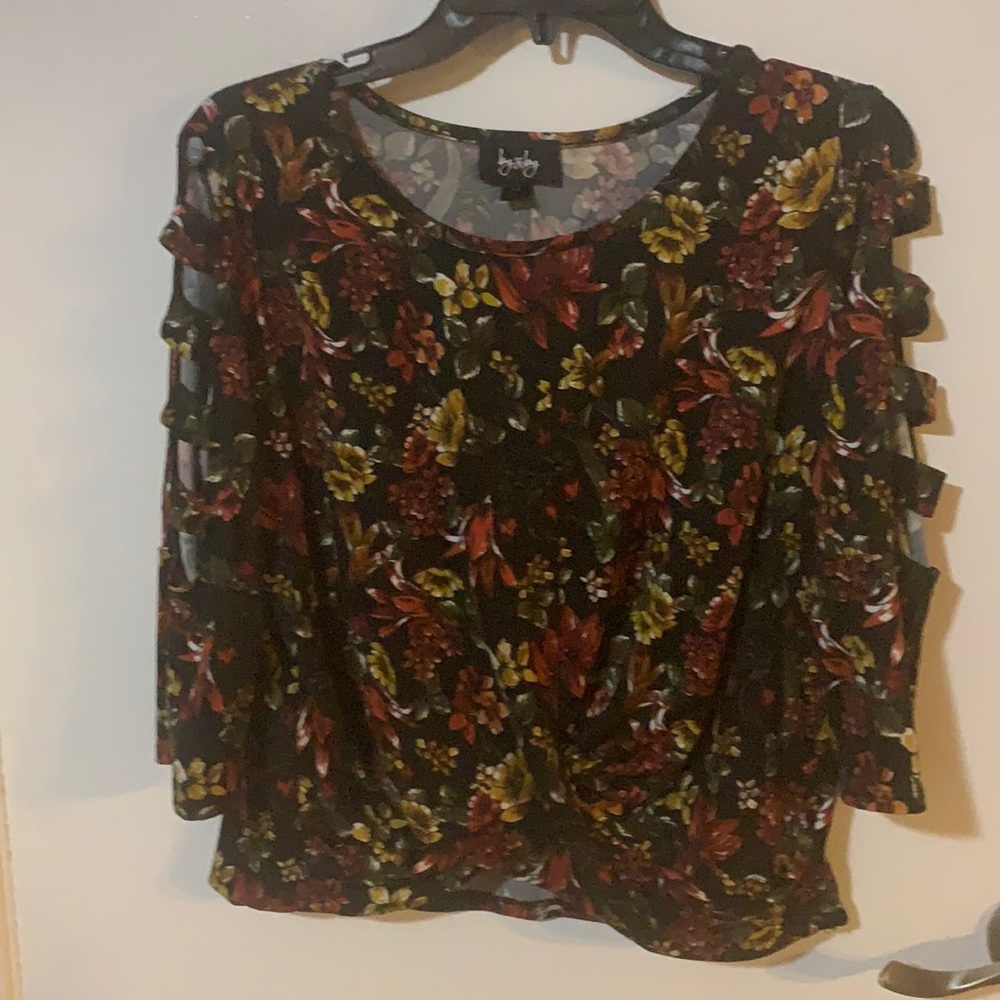Ladies shirt. Size Med.